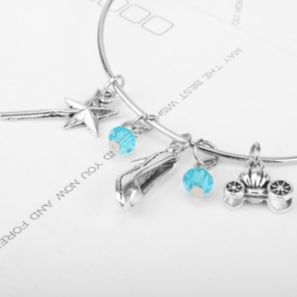 Disney's Cinderella Bangle Bracelet NEW - Picture 3 of 6
